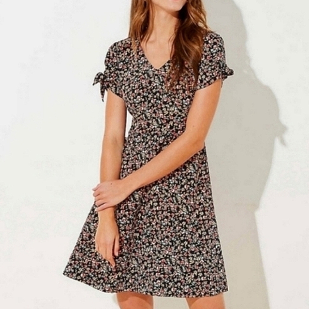 🆕️ LOFT Floral V-Neck Sleeve Tie Dress SIZE: 0
